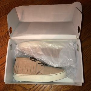 Men’s size 5 suede mid top sneakers